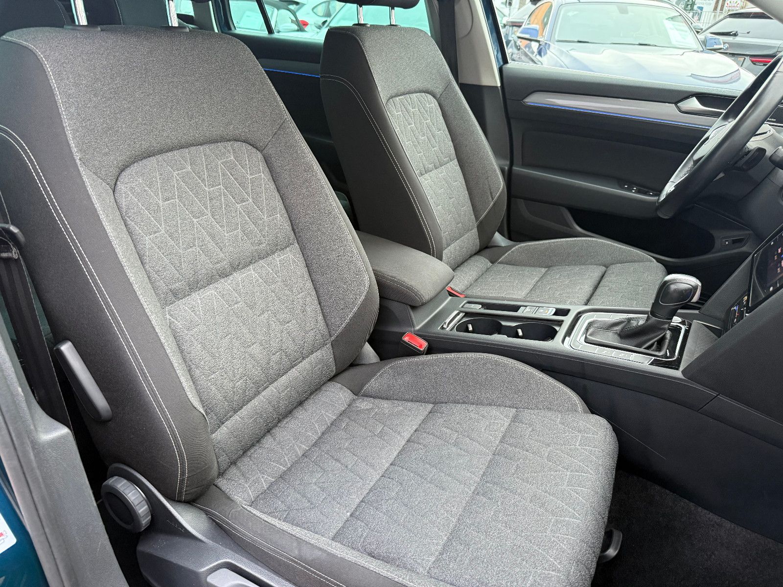 Fahrzeugabbildung Volkswagen Passat Variant Business*ACC*Headup*Harmann Kardo