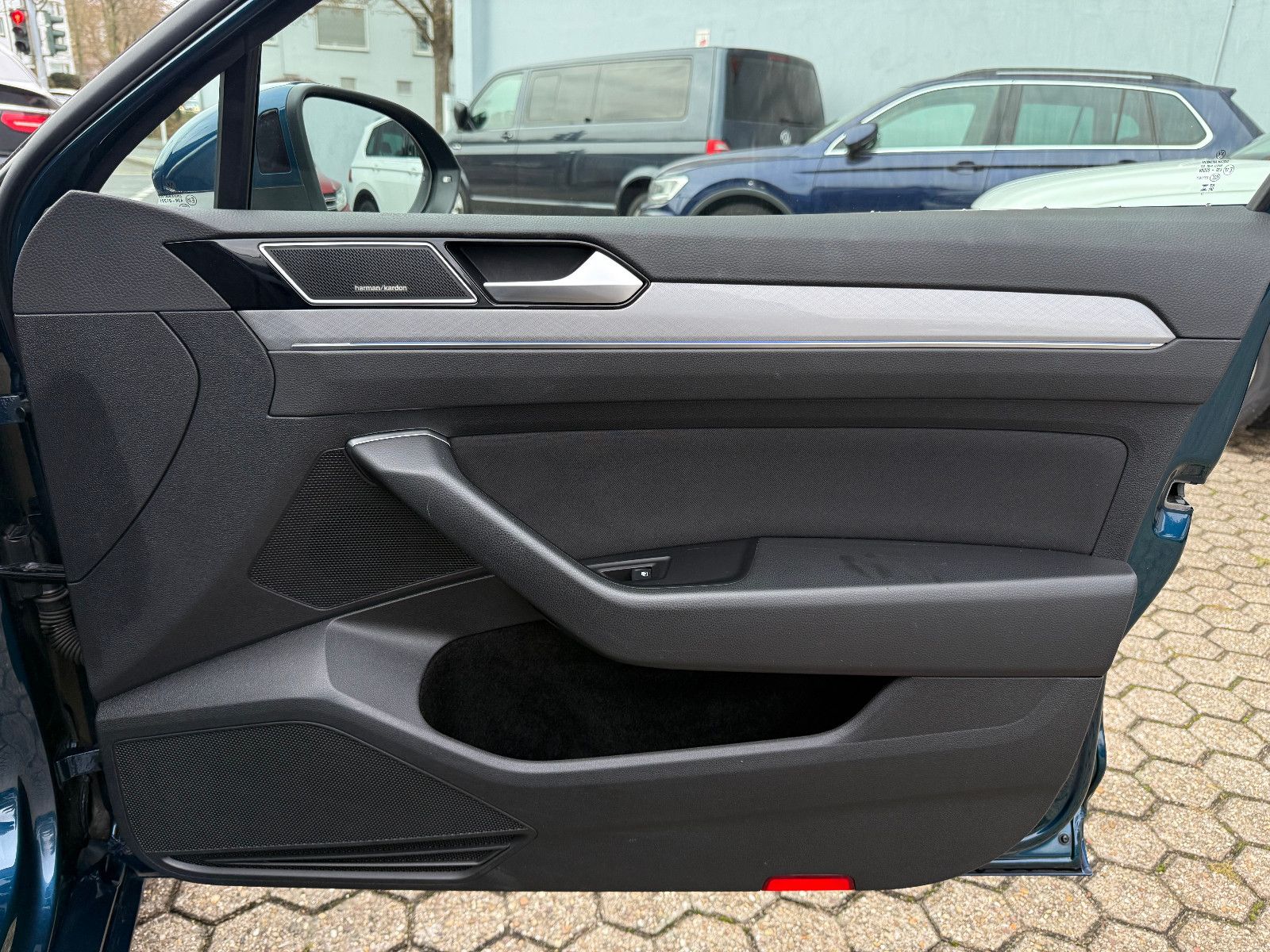 Fahrzeugabbildung Volkswagen Passat Variant Business*ACC*Headup*Harmann Kardo