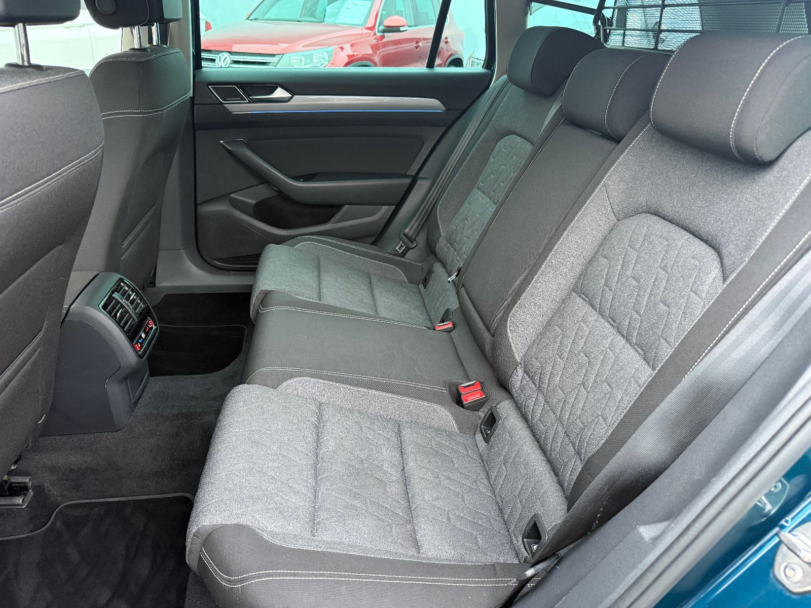 Fahrzeugabbildung Volkswagen Passat Variant Business*ACC*Headup*Harmann Kardo