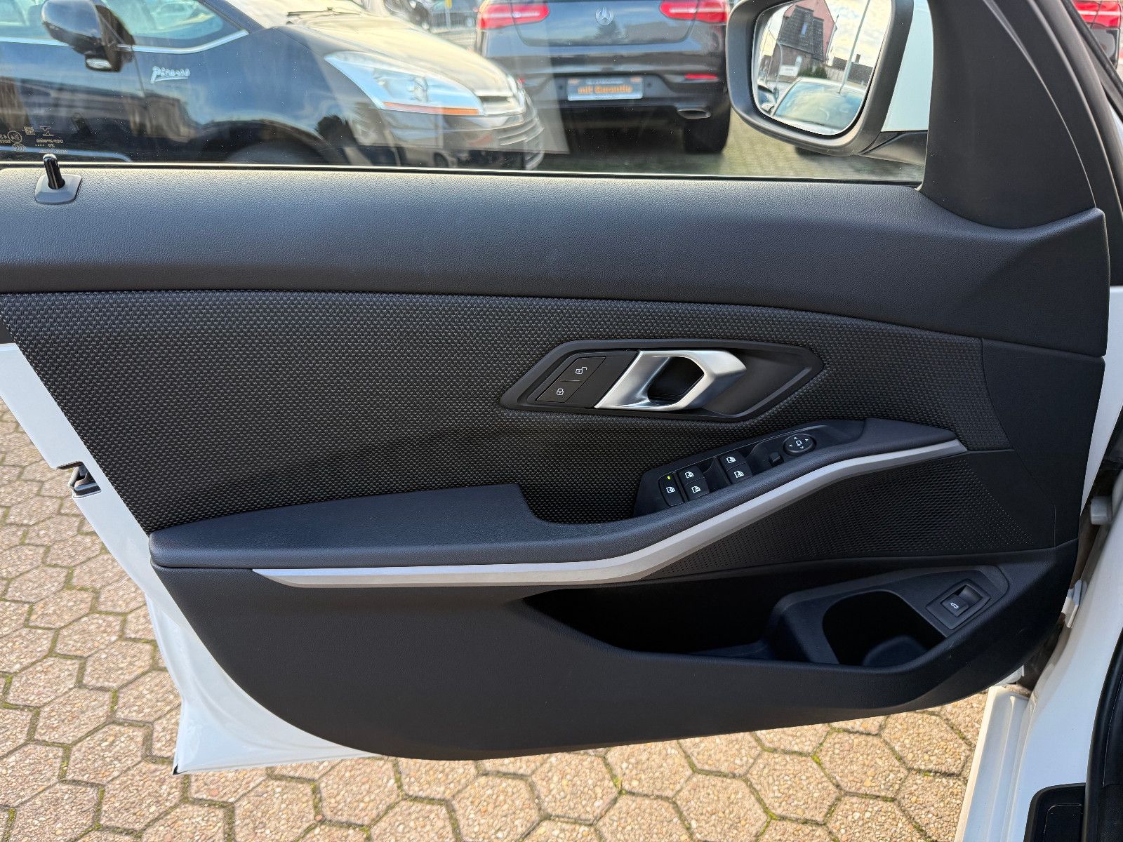 Fahrzeugabbildung BMW 320d Touring *ACC*NAVI*