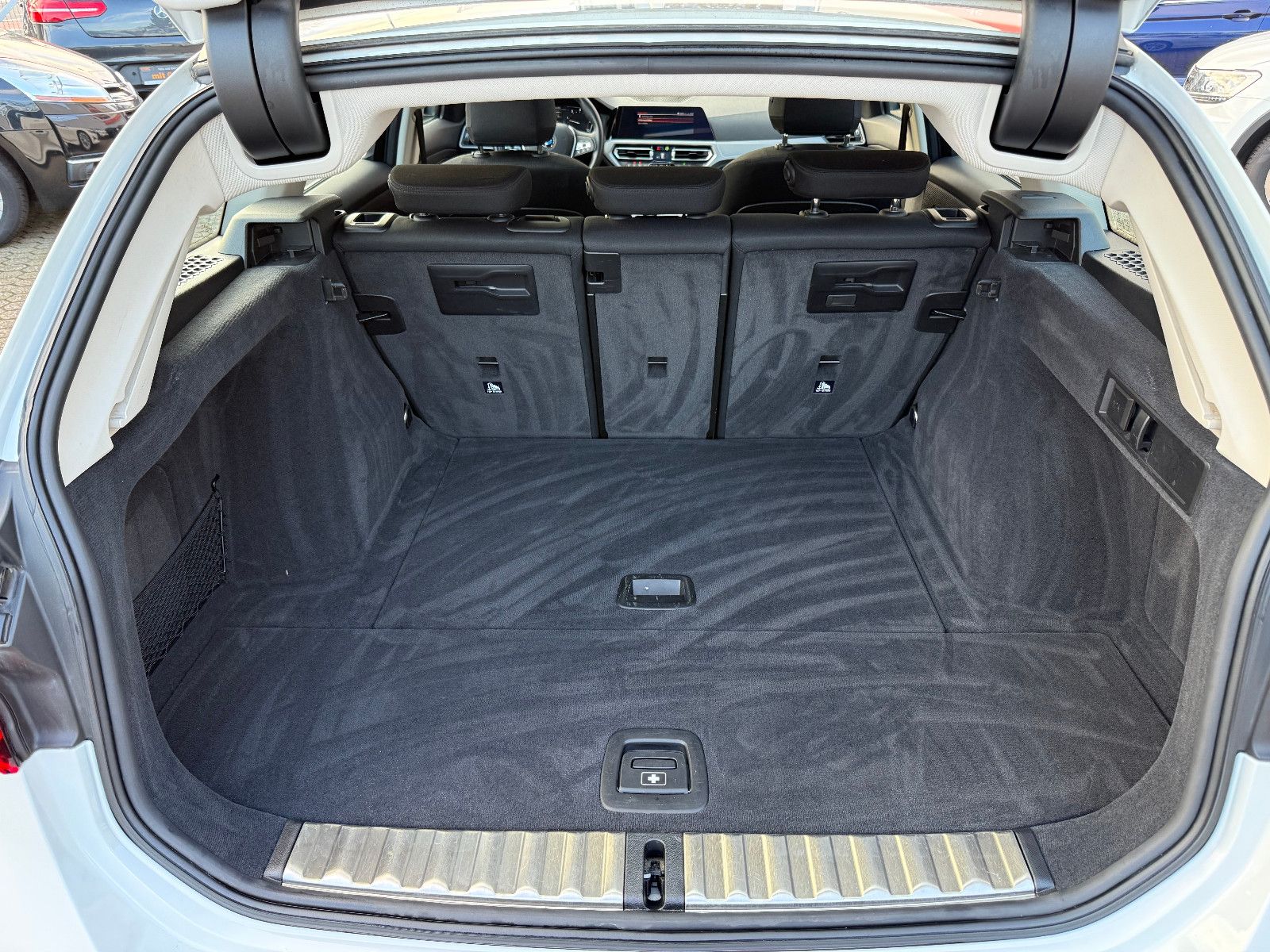 Fahrzeugabbildung BMW 320d Touring *ACC*NAVI*