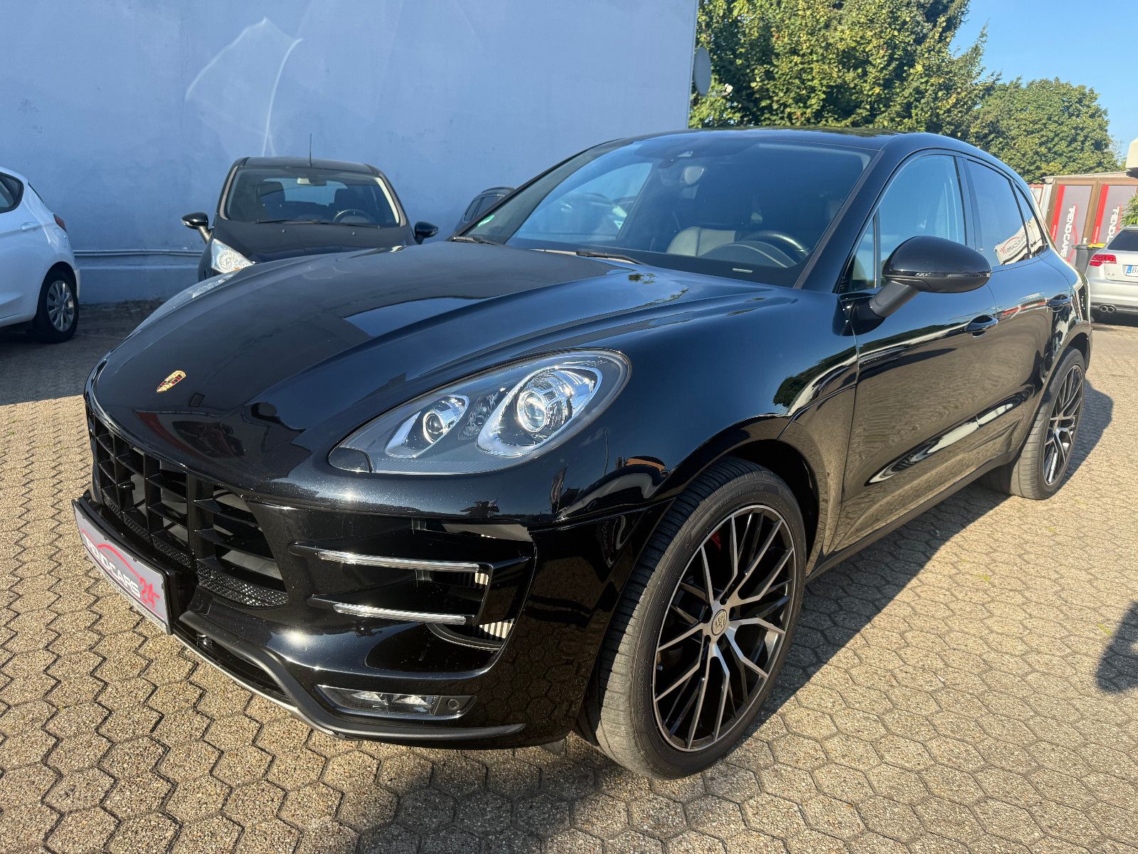 Porsche Macan Turbo*ACC*CAM*AHK*PANO