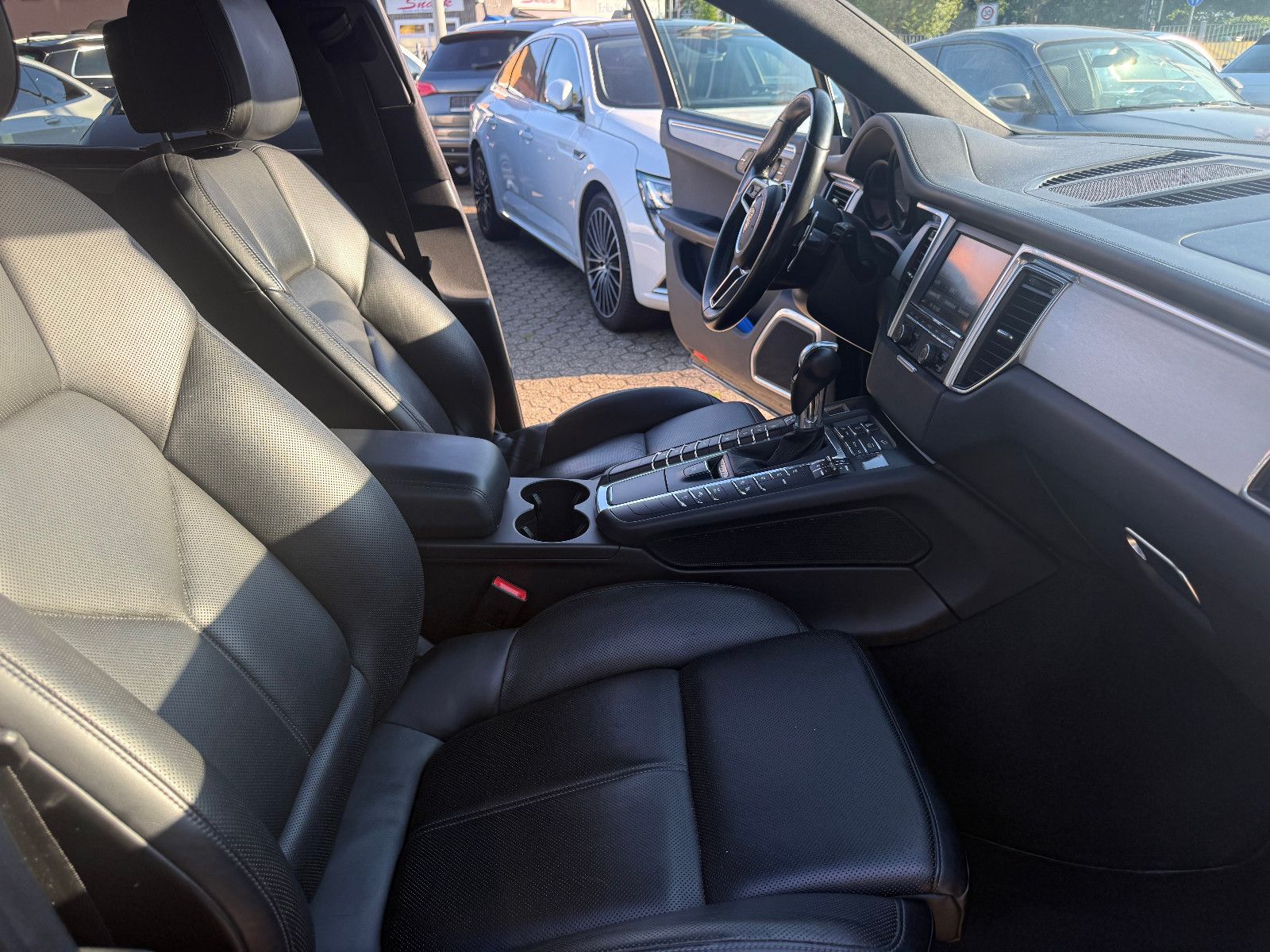 Fahrzeugabbildung Porsche Macan Turbo*ACC*CAM*AHK*PANO