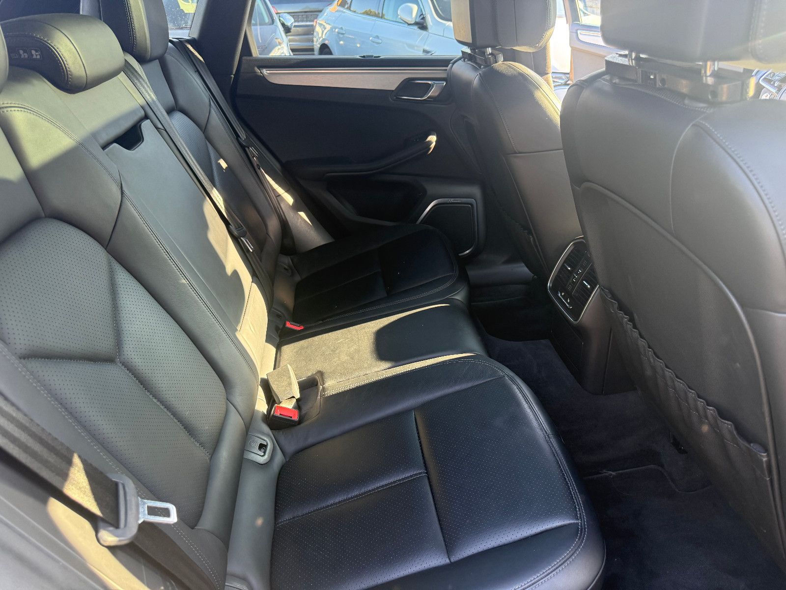 Fahrzeugabbildung Porsche Macan Turbo*ACC*CAM*AHK*PANO