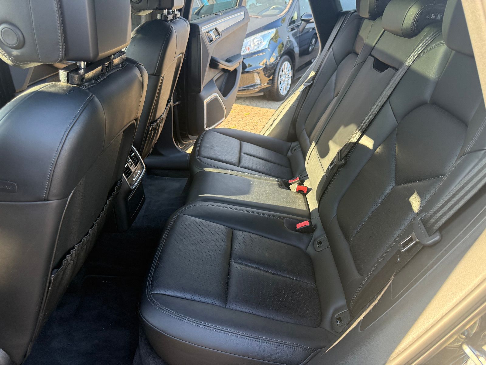 Fahrzeugabbildung Porsche Macan Turbo*ACC*CAM*AHK*PANO