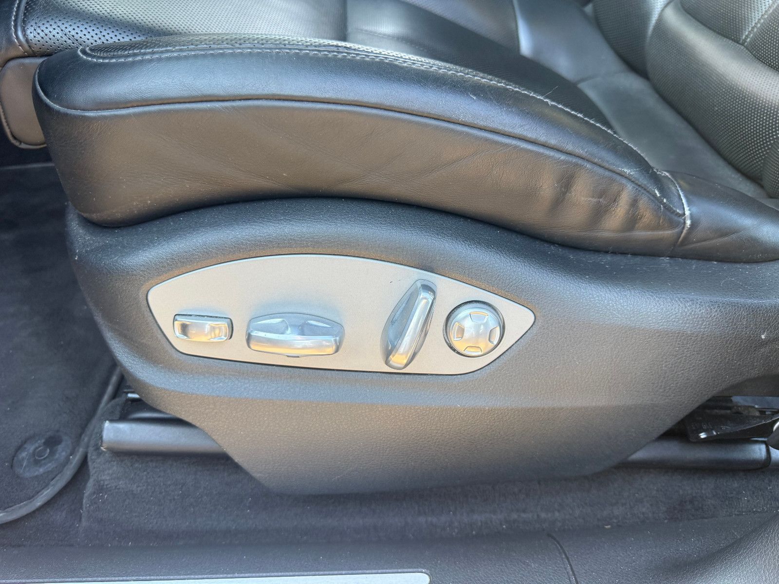 Fahrzeugabbildung Porsche Macan Turbo*ACC*CAM*AHK*PANO
