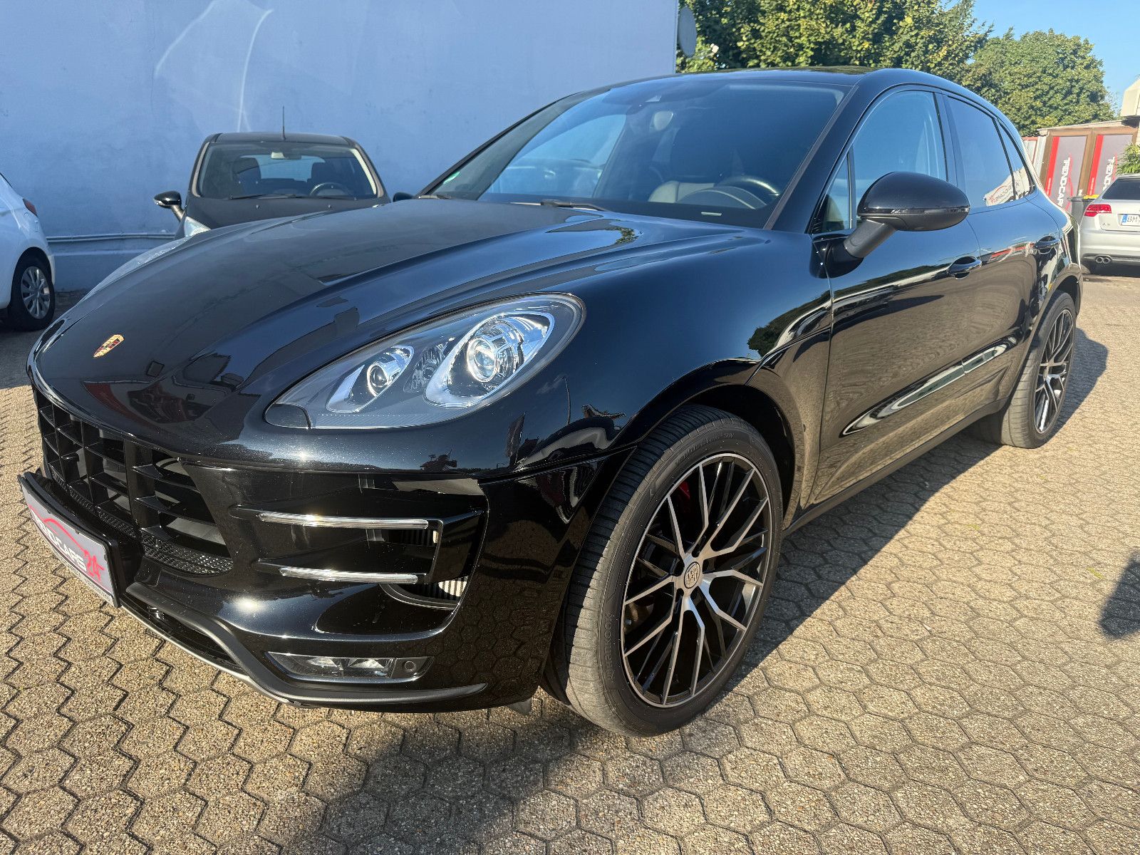Fahrzeugabbildung Porsche Macan Turbo*ACC*CAM*AHK*PANO