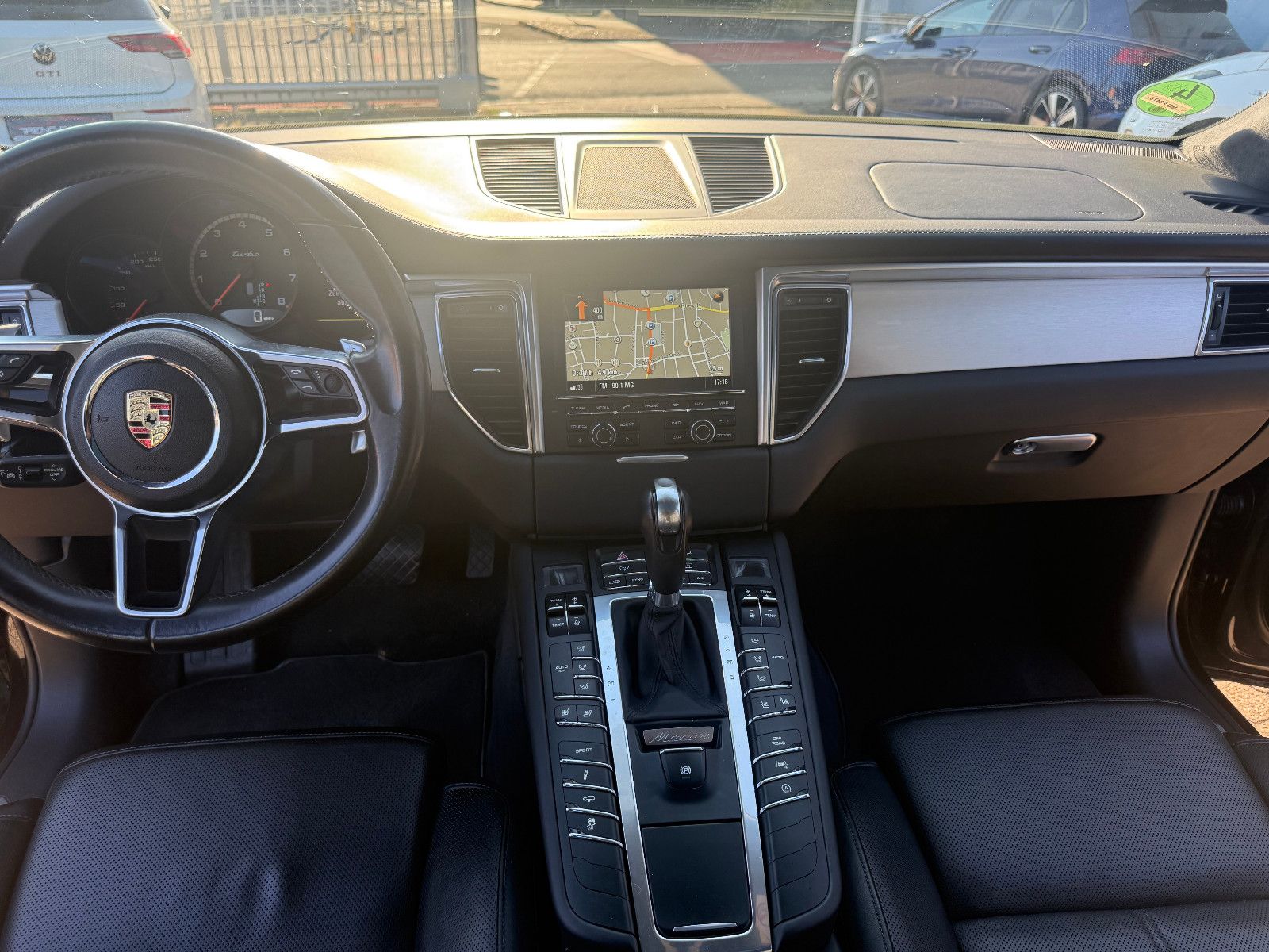 Fahrzeugabbildung Porsche Macan Turbo*ACC*CAM*AHK*PANO
