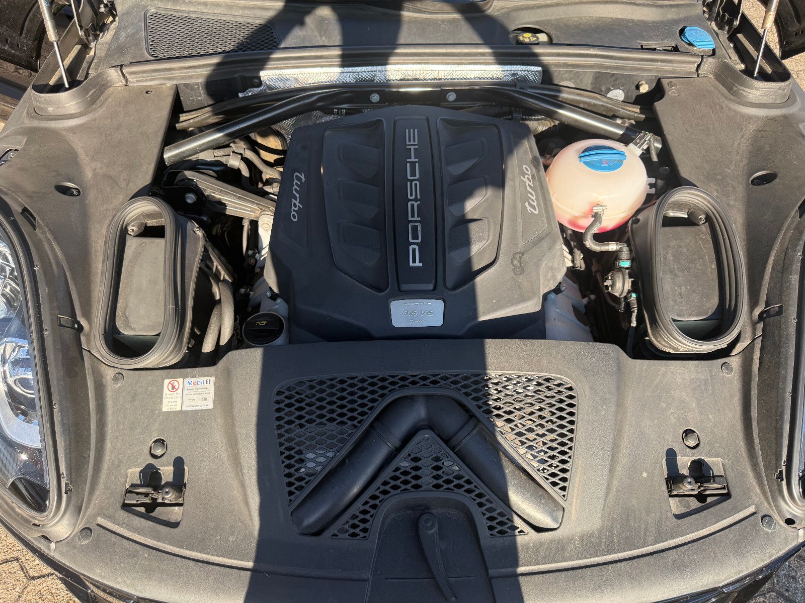 Fahrzeugabbildung Porsche Macan Turbo*ACC*CAM*AHK*PANO