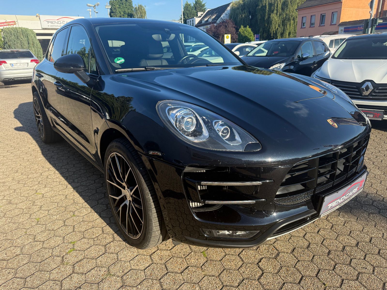 Fahrzeugabbildung Porsche Macan Turbo*ACC*CAM*AHK*PANO