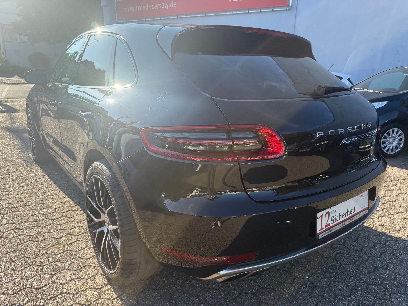 Fahrzeugabbildung Porsche Macan Turbo*ACC*CAM*AHK*PANO