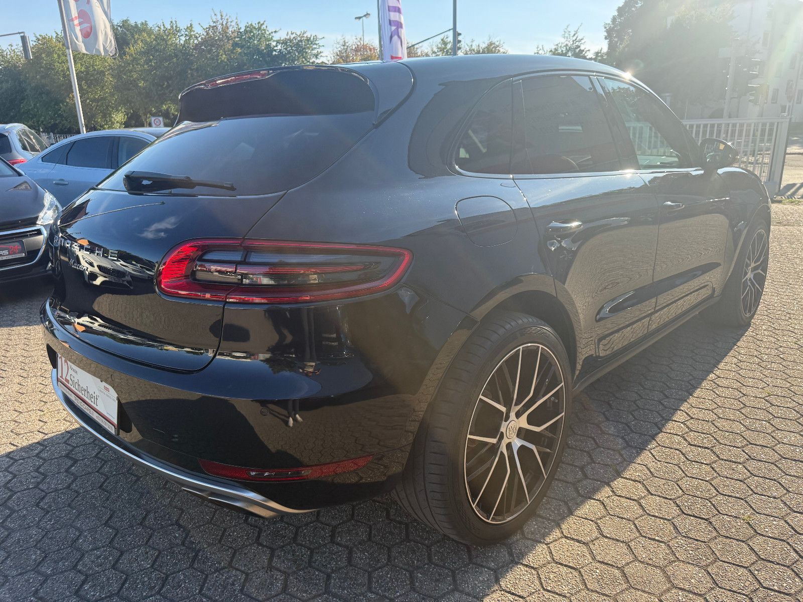 Fahrzeugabbildung Porsche Macan Turbo*ACC*CAM*AHK*PANO