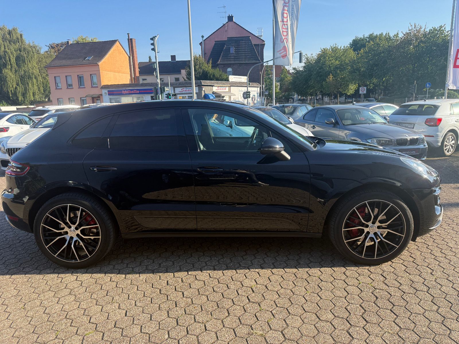 Fahrzeugabbildung Porsche Macan Turbo*ACC*CAM*AHK*PANO