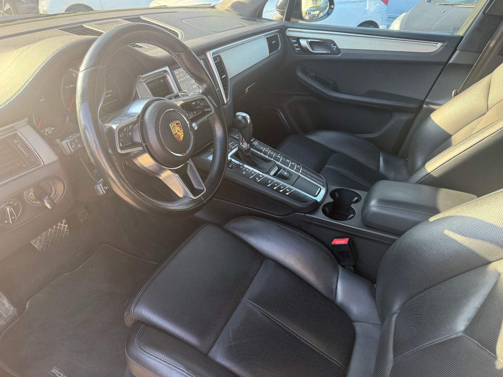 Fahrzeugabbildung Porsche Macan Turbo*ACC*CAM*AHK*PANO