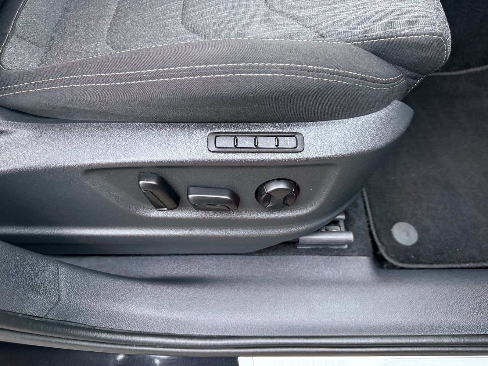 Fahrzeugabbildung SKODA Kodiaq Style*ACC*SH*Navi*