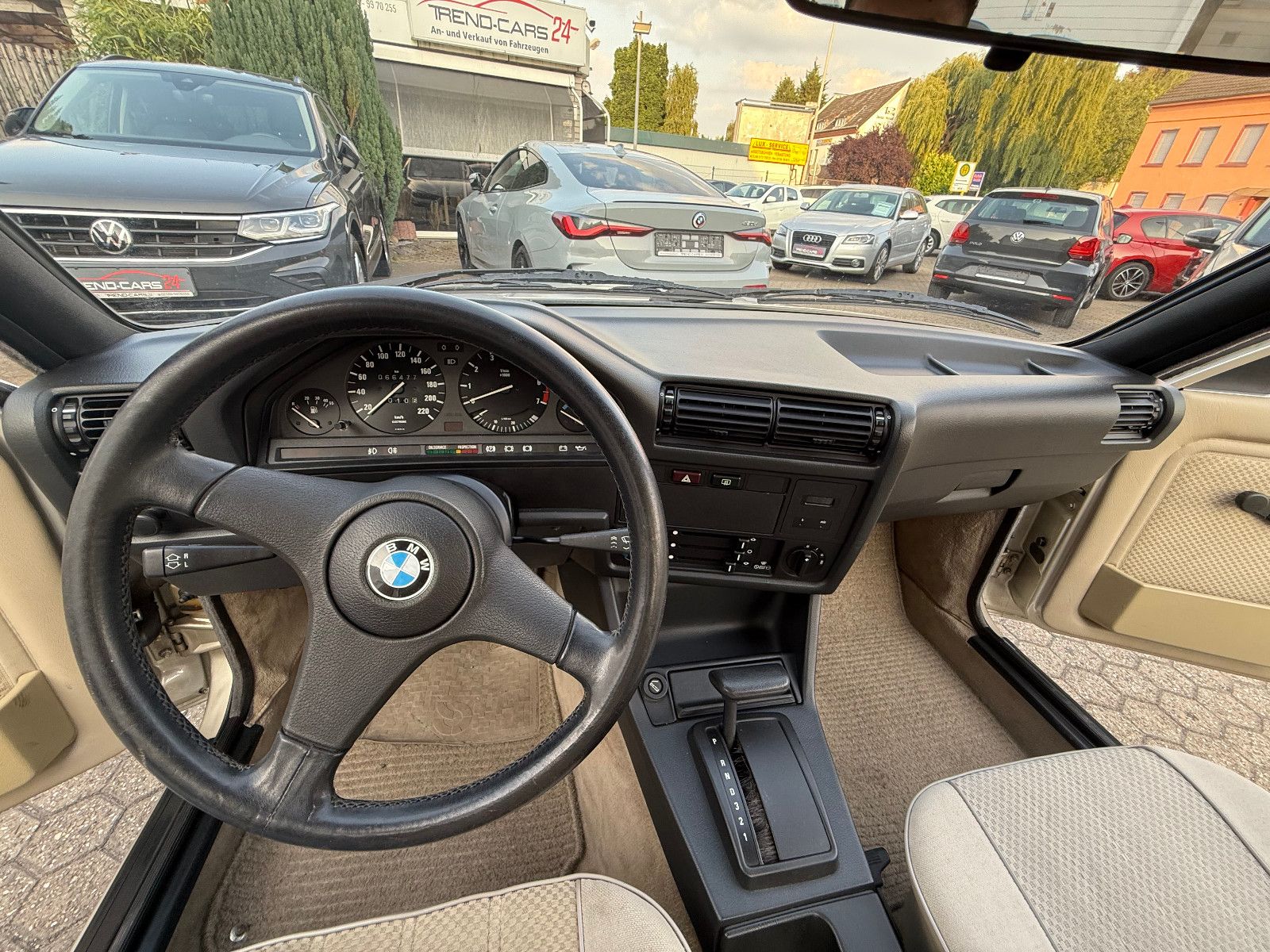 Fahrzeugabbildung BMW E30 320I wenig KM* Rostfrei*Sehr Gepflegt*