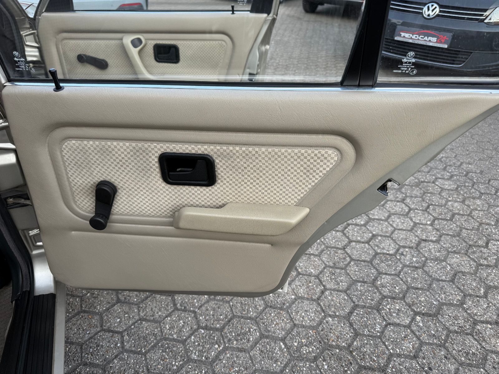 Fahrzeugabbildung BMW E30 320I wenig KM* Rostfrei*Sehr Gepflegt*