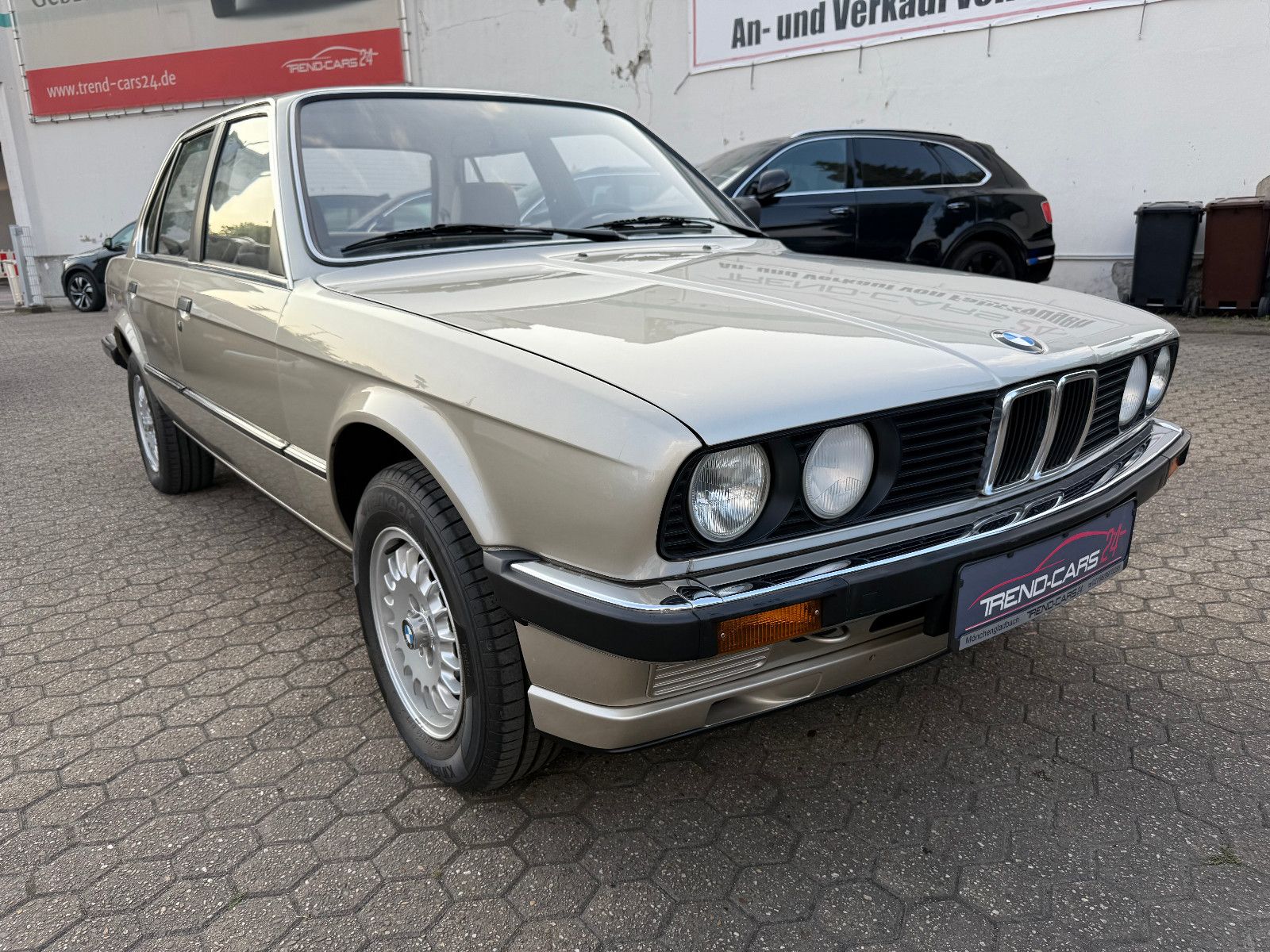 Fahrzeugabbildung BMW E30 320I wenig KM* Rostfrei*Sehr Gepflegt*
