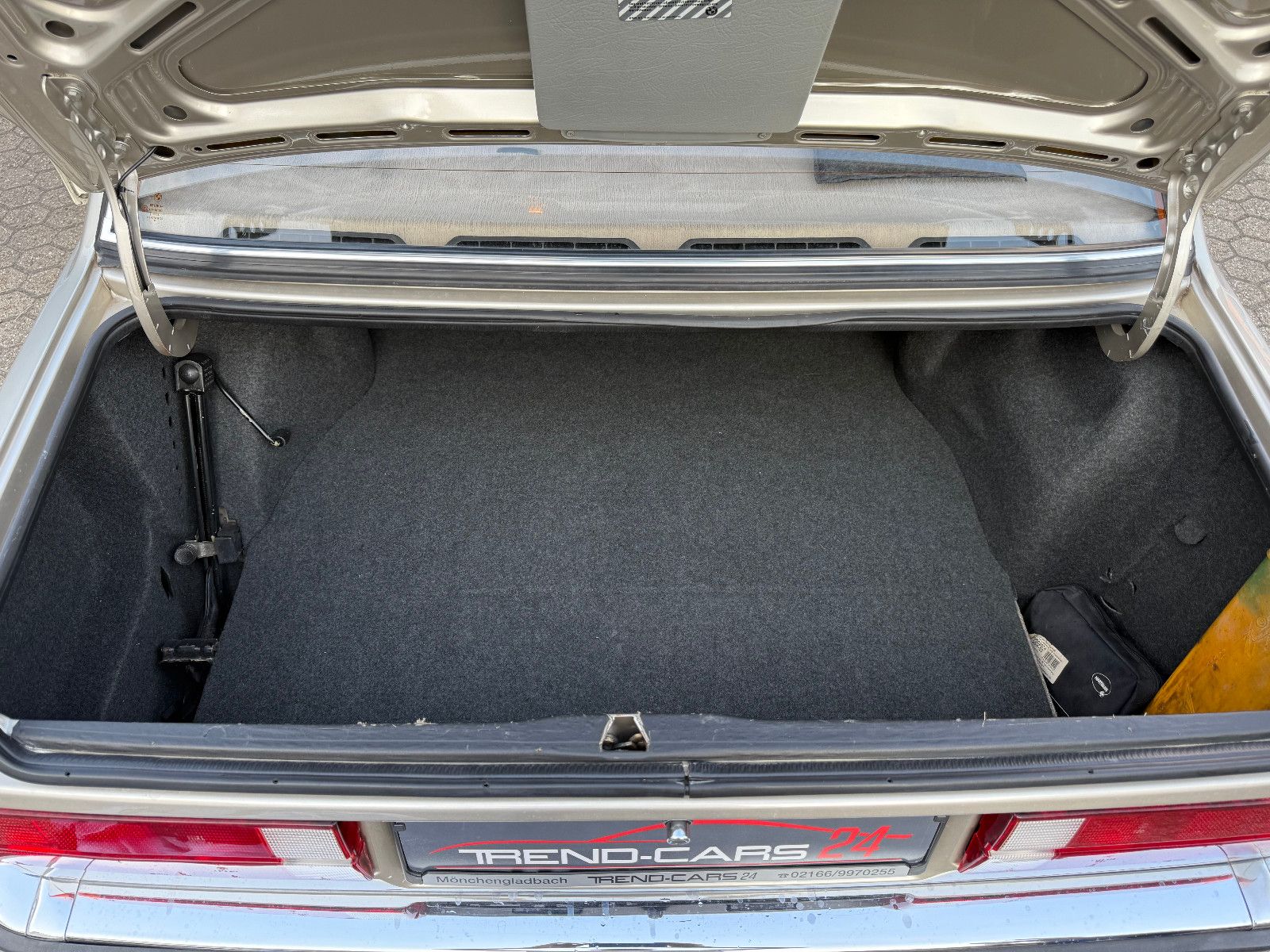 Fahrzeugabbildung BMW E30 320I wenig KM* Rostfrei*Sehr Gepflegt*