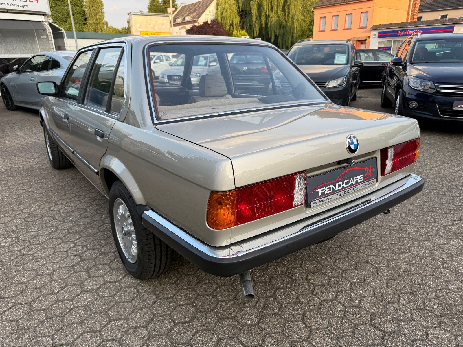 Fahrzeugabbildung BMW E30 320I wenig KM* Rostfrei*Sehr Gepflegt*