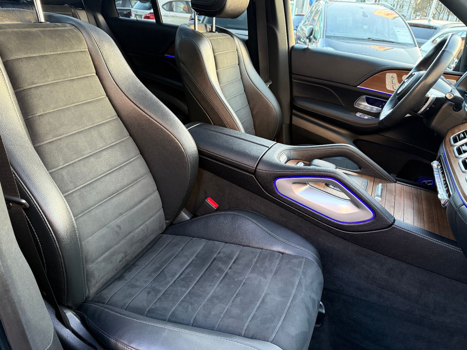 Fahrzeugabbildung Mercedes-Benz GLE 350de 4Matic*AMG*ACC*PANO*Burmester*AHK*