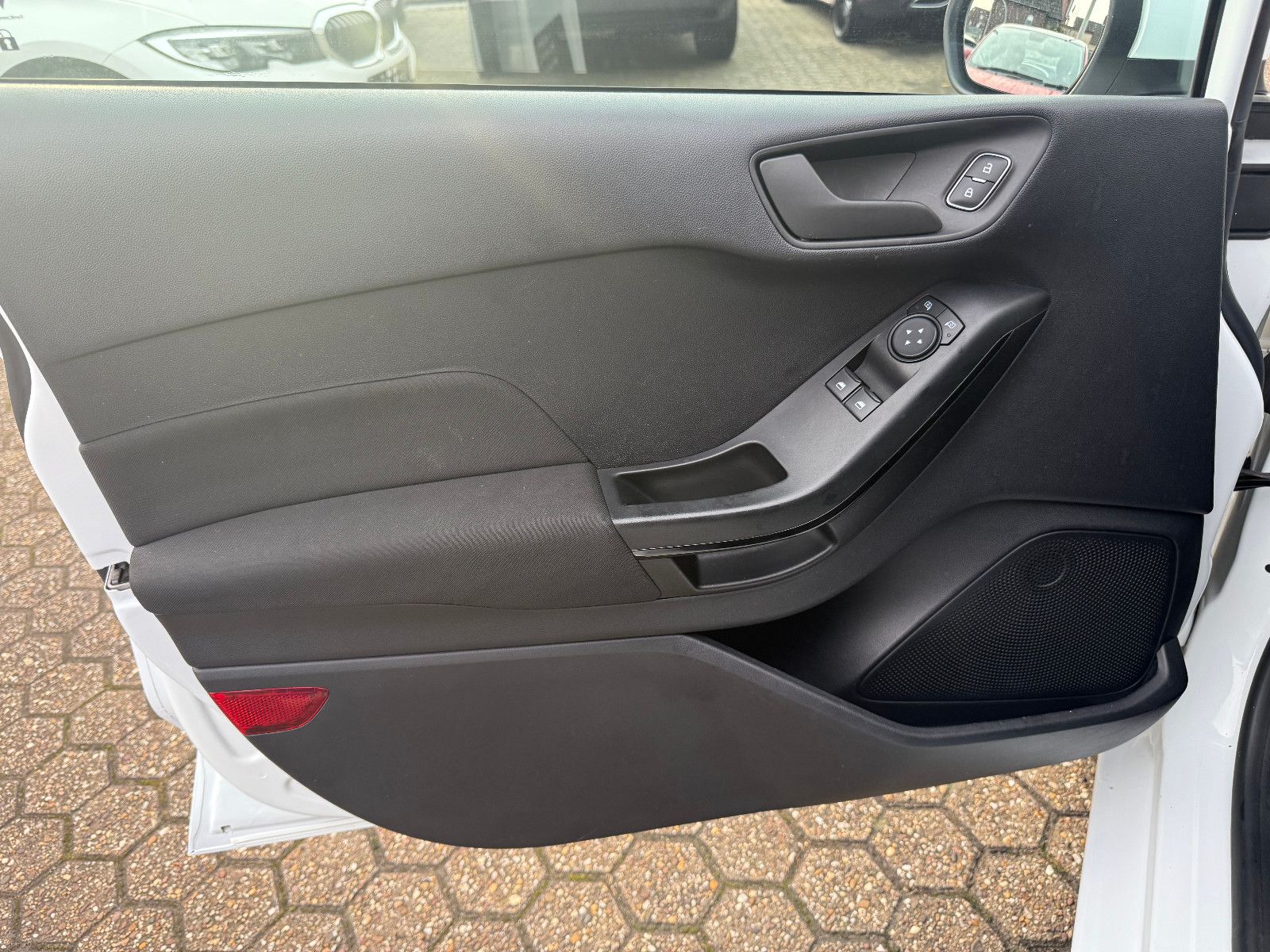 Fahrzeugabbildung Ford Fiesta Cool & Connect