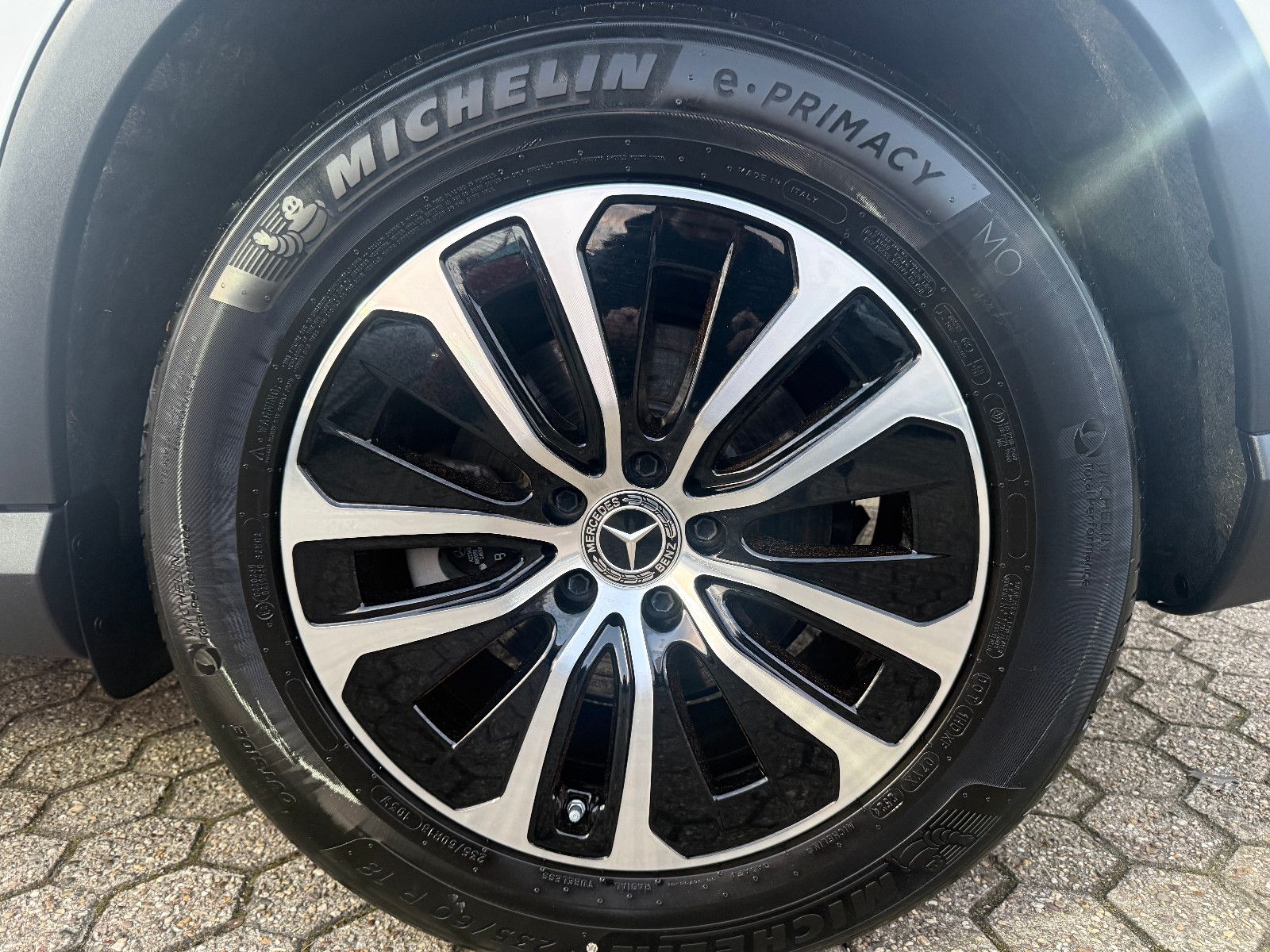 Fahrzeugabbildung Mercedes-Benz GLC 200 4Matic*Avantgarde*KAM*AHK*WIDES*LED*ACC*