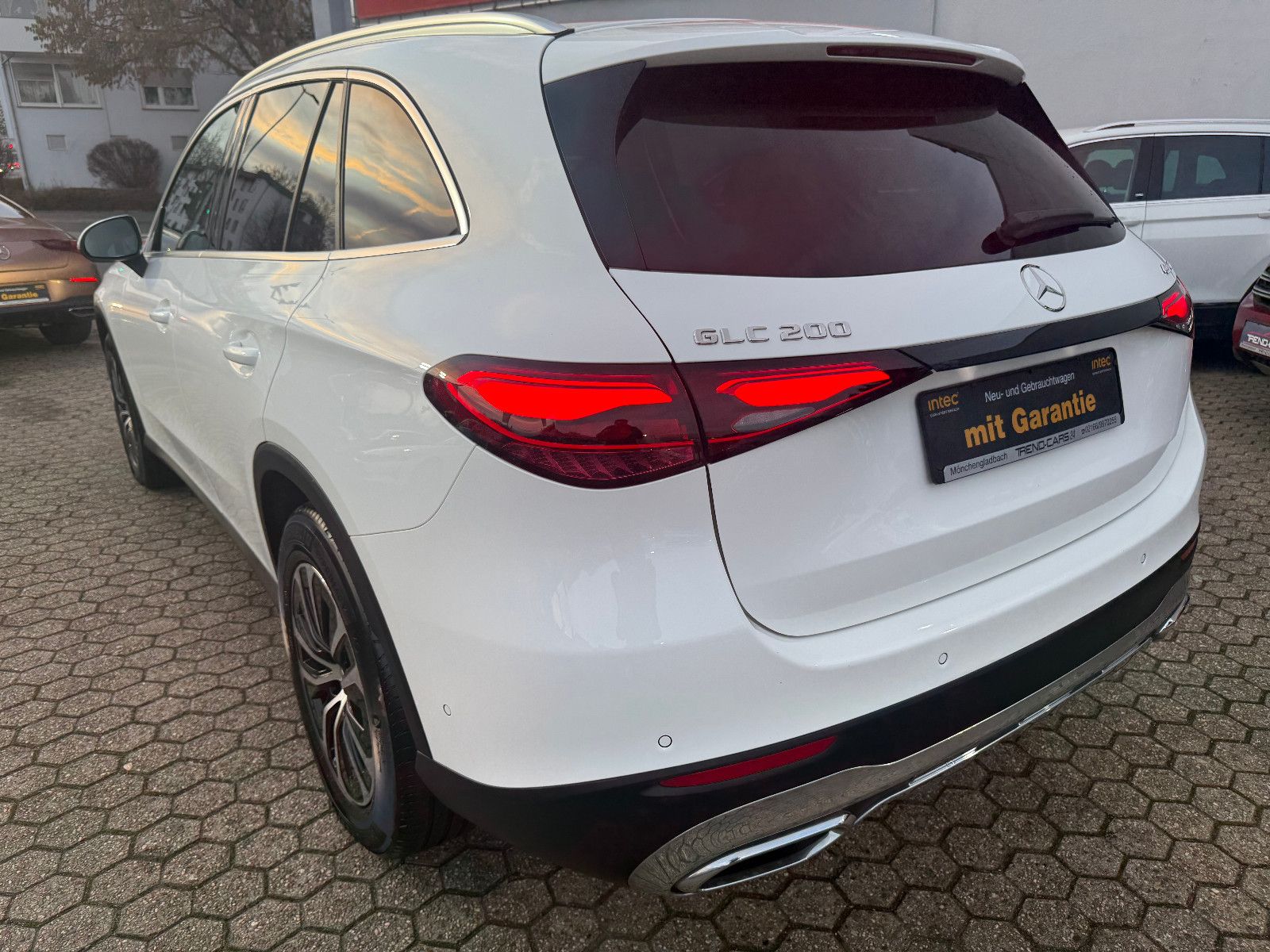 Fahrzeugabbildung Mercedes-Benz GLC 200 4Matic*Avantgarde*KAM*AHK*WIDES*LED*ACC*