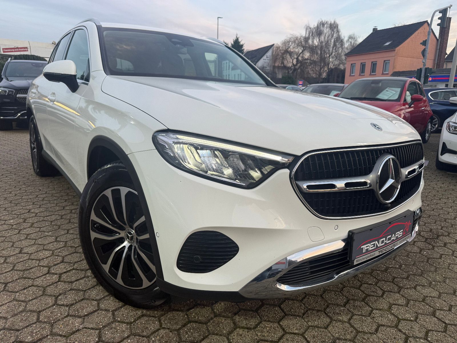 Fahrzeugabbildung Mercedes-Benz GLC 200 4Matic*Avantgarde*KAM*AHK*WIDES*LED*ACC*