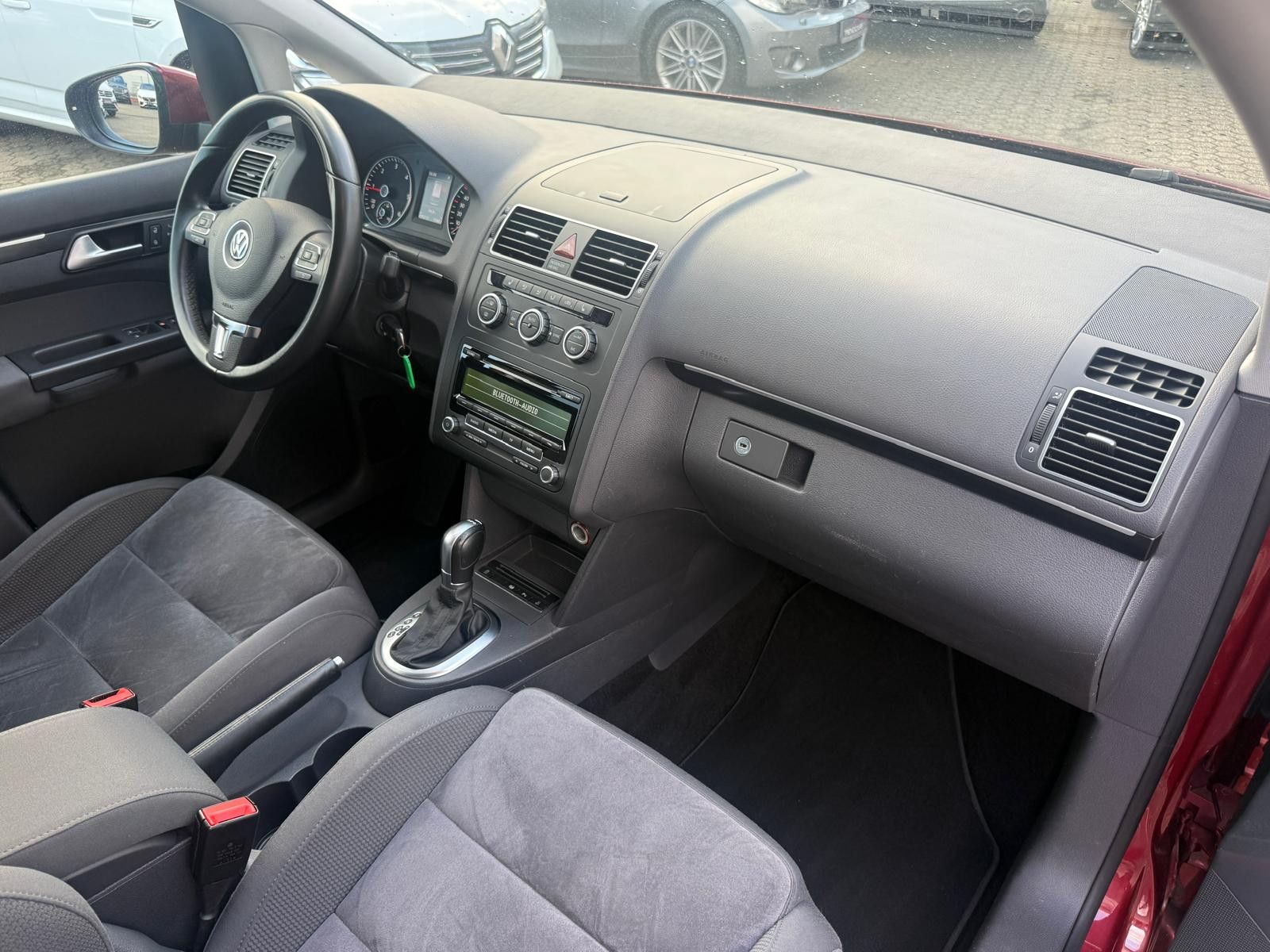 Fahrzeugabbildung Volkswagen Touran Highline*Klima*AHK*SH*