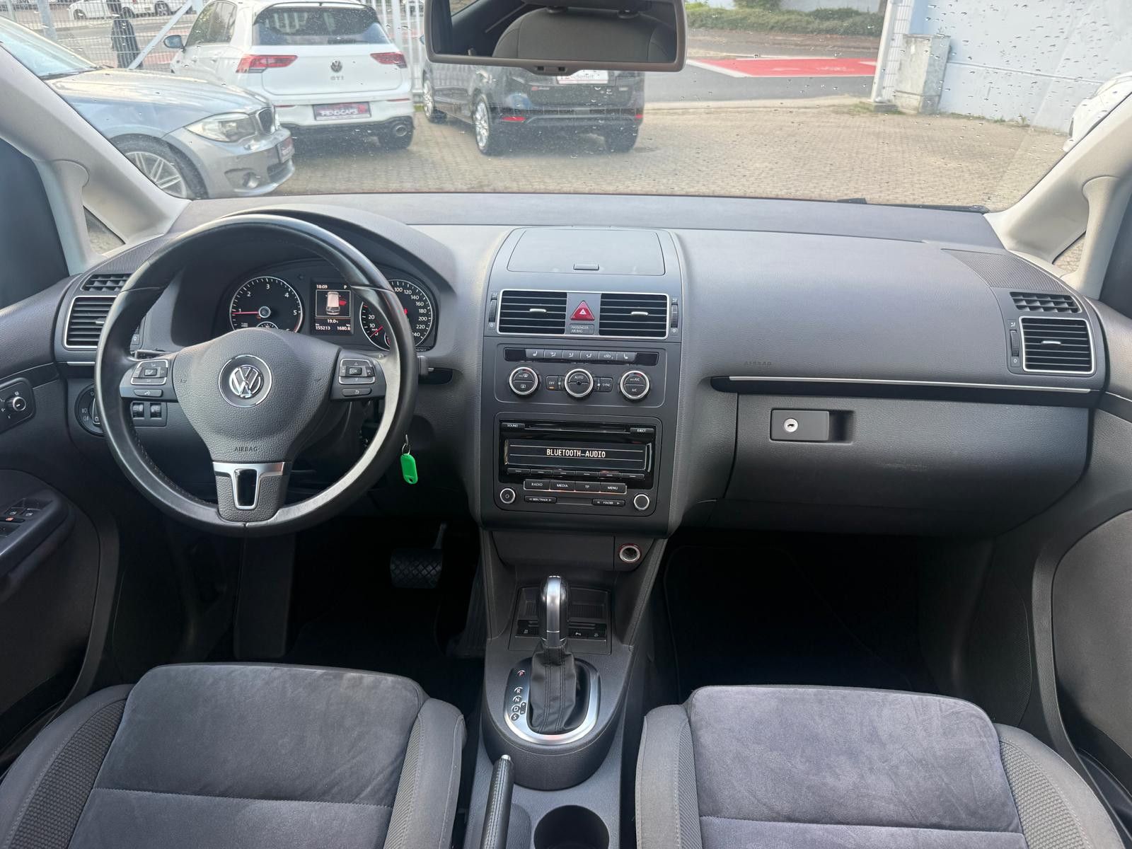 Fahrzeugabbildung Volkswagen Touran Highline*Klima*AHK*SH*