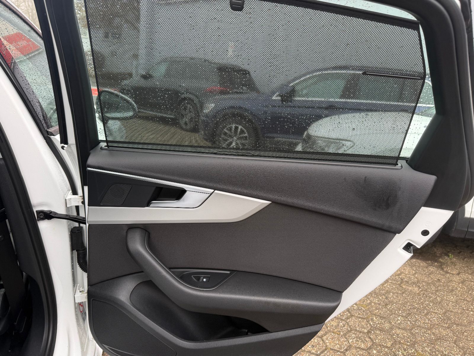 Fahrzeugabbildung Audi A4 Lim. 30 TDI advanced*S-Line*AHK*Tempomat*