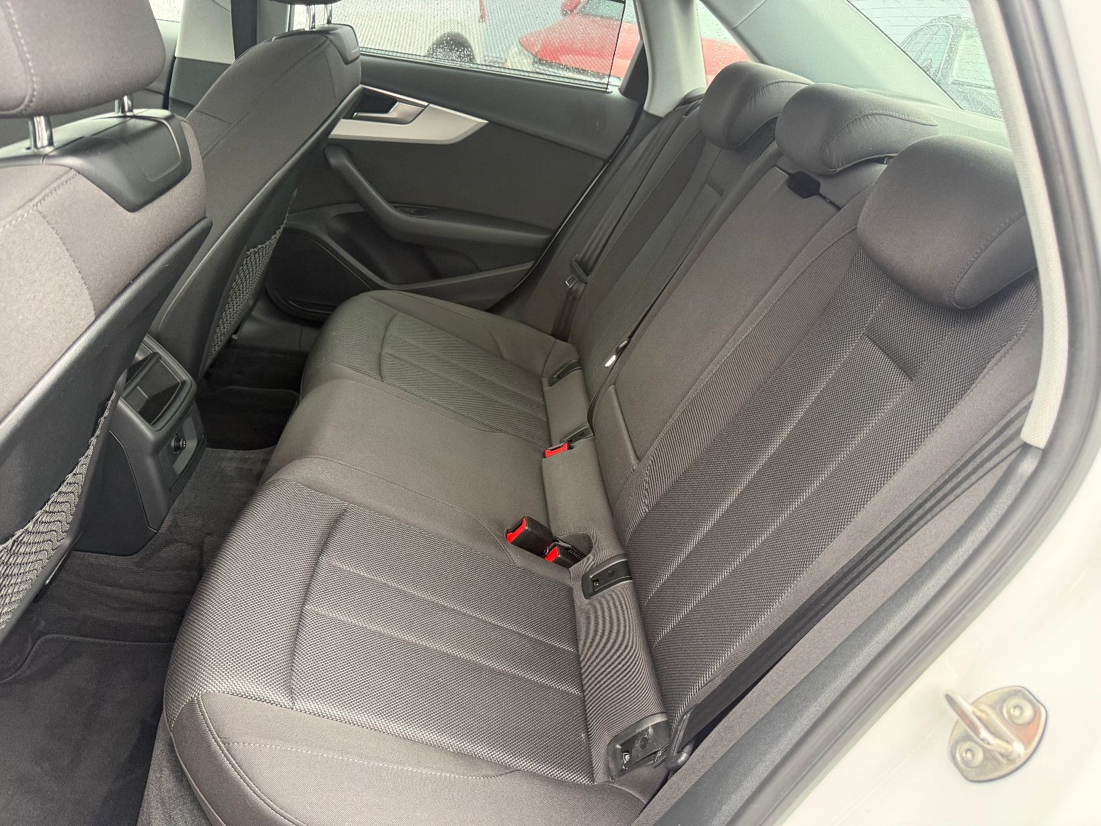 Fahrzeugabbildung Audi A4 Lim. 30 TDI advanced*S-Line*AHK*Tempomat*