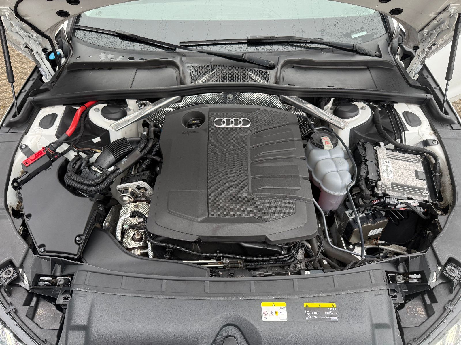 Fahrzeugabbildung Audi A4 Lim. 30 TDI advanced*S-Line*AHK*Tempomat*
