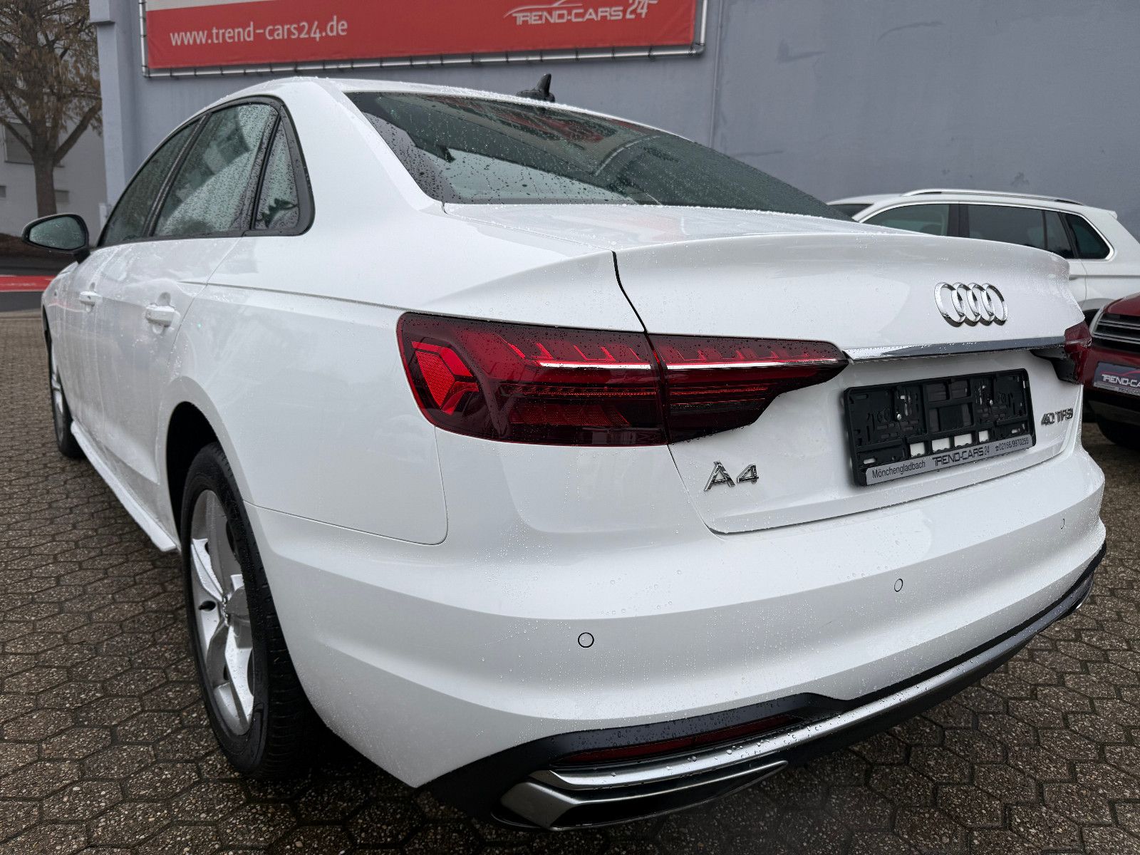 Fahrzeugabbildung Audi A4 Lim. 30 TDI advanced*S-Line*AHK*Tempomat*