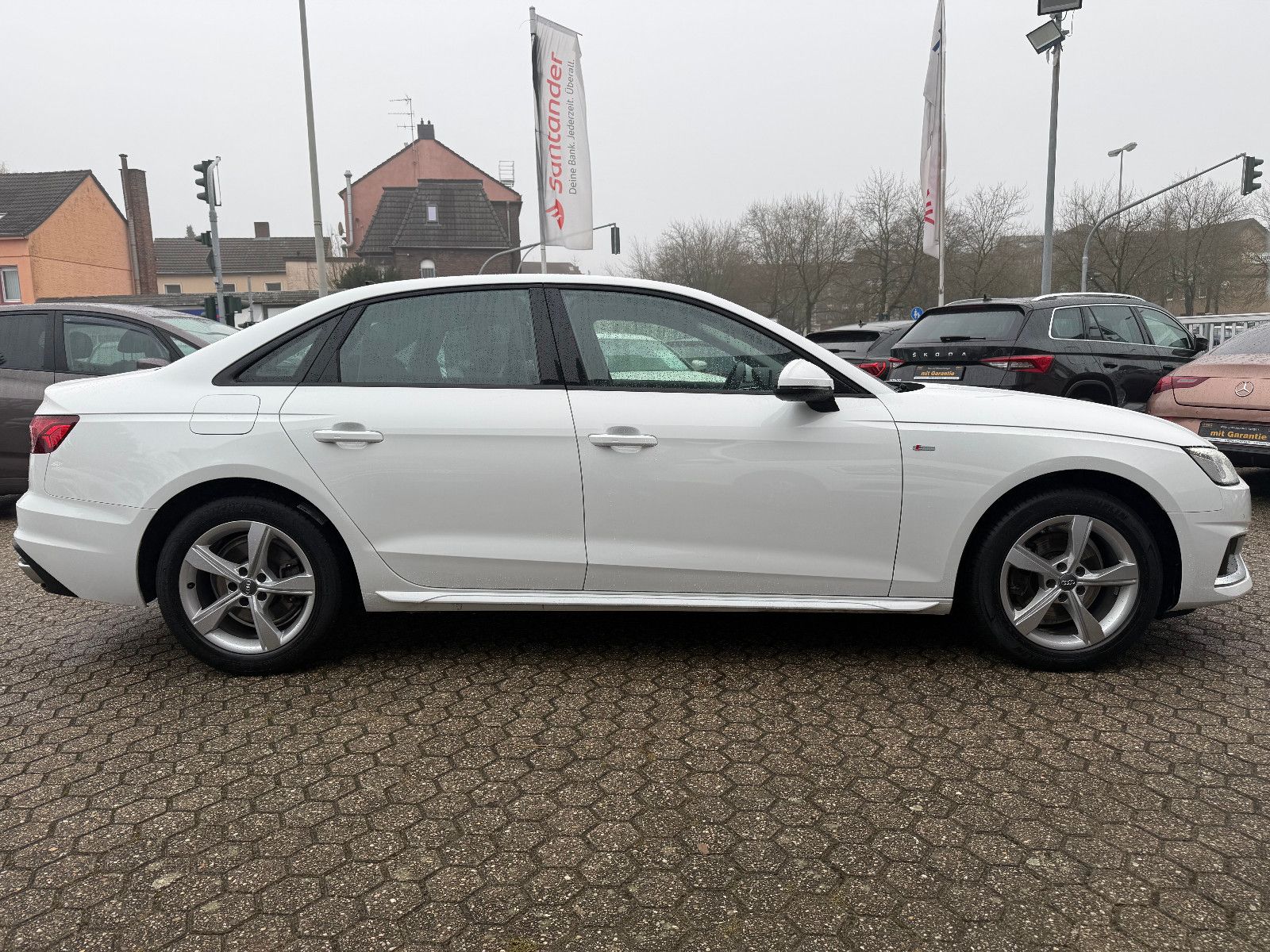 Fahrzeugabbildung Audi A4 Lim. 30 TDI advanced*S-Line*AHK*Tempomat*