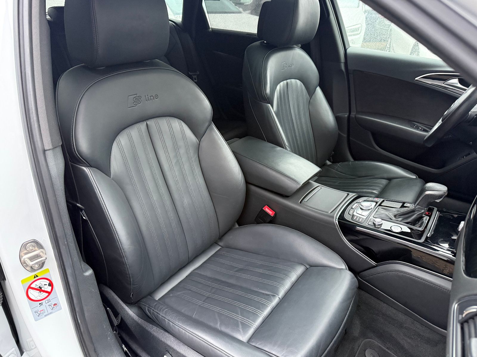 Fahrzeugabbildung Audi A6 Avant 2.0 TDI ultra*S-line*ACC*PANO*BOSE*