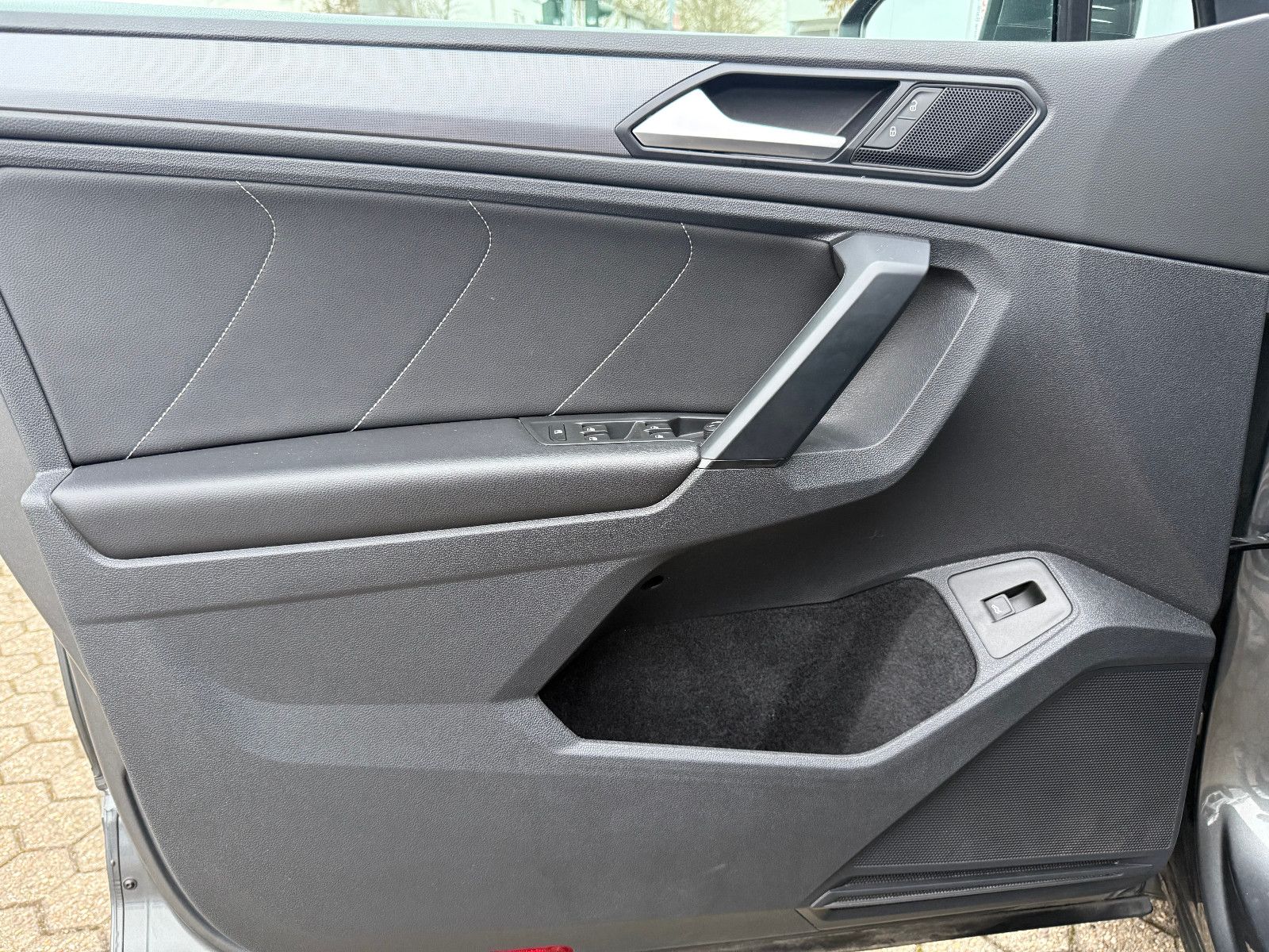 Fahrzeugabbildung Volkswagen Tiguan R-line 4Motion*ACC*PANO*LED*19ZOLL*