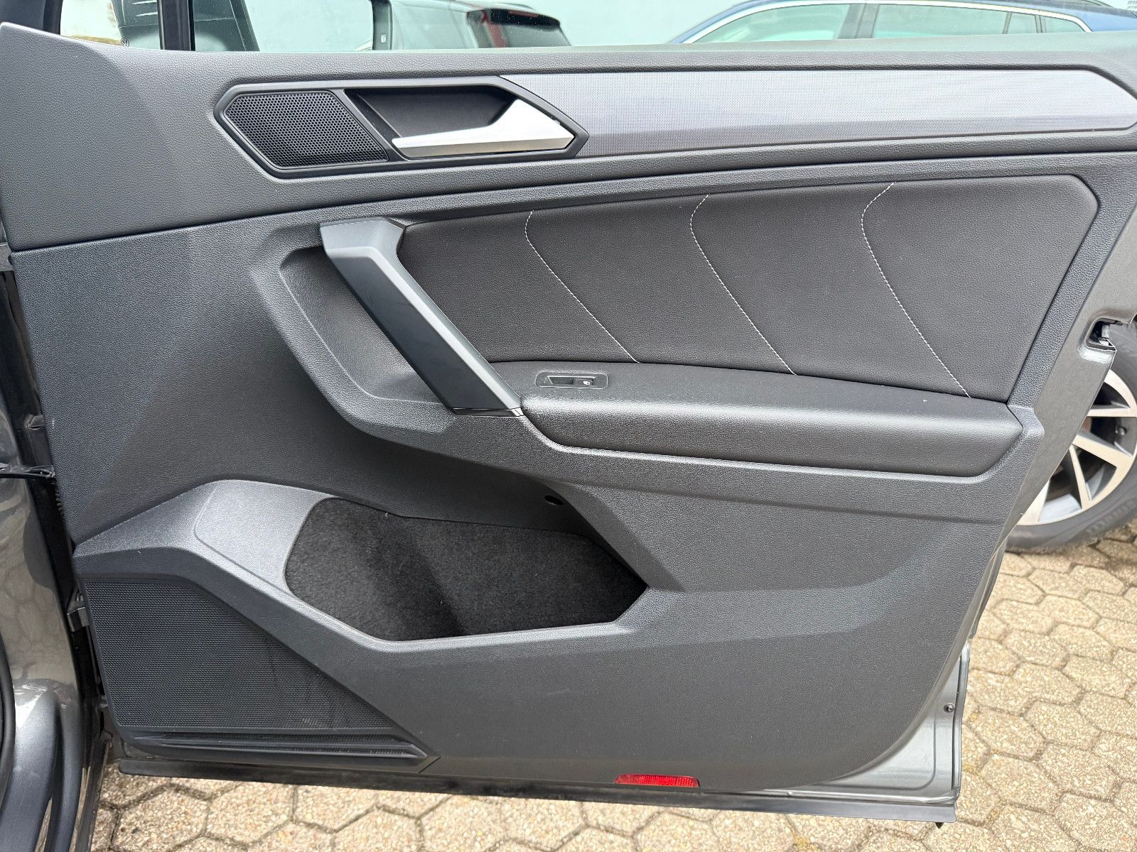 Fahrzeugabbildung Volkswagen Tiguan R-line 4Motion*ACC*PANO*LED*19ZOLL*