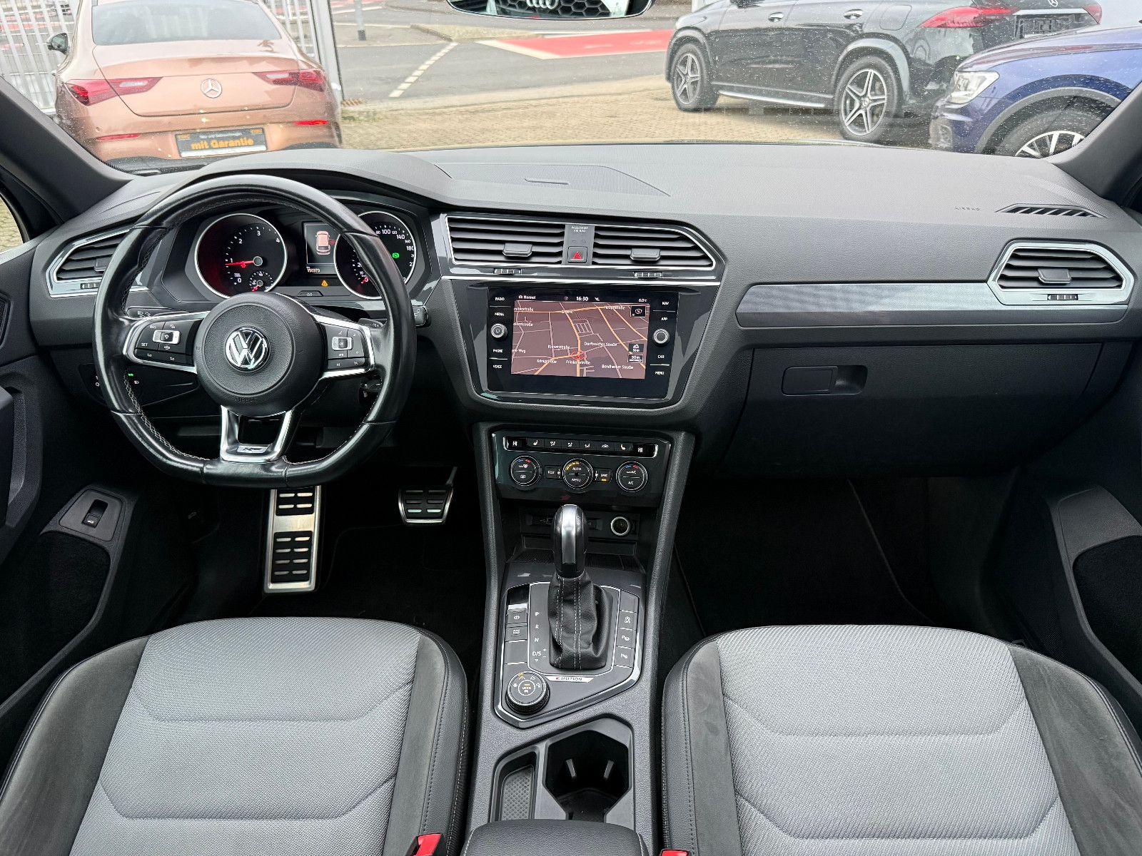 Fahrzeugabbildung Volkswagen Tiguan R-line 4Motion*ACC*PANO*LED*19ZOLL*