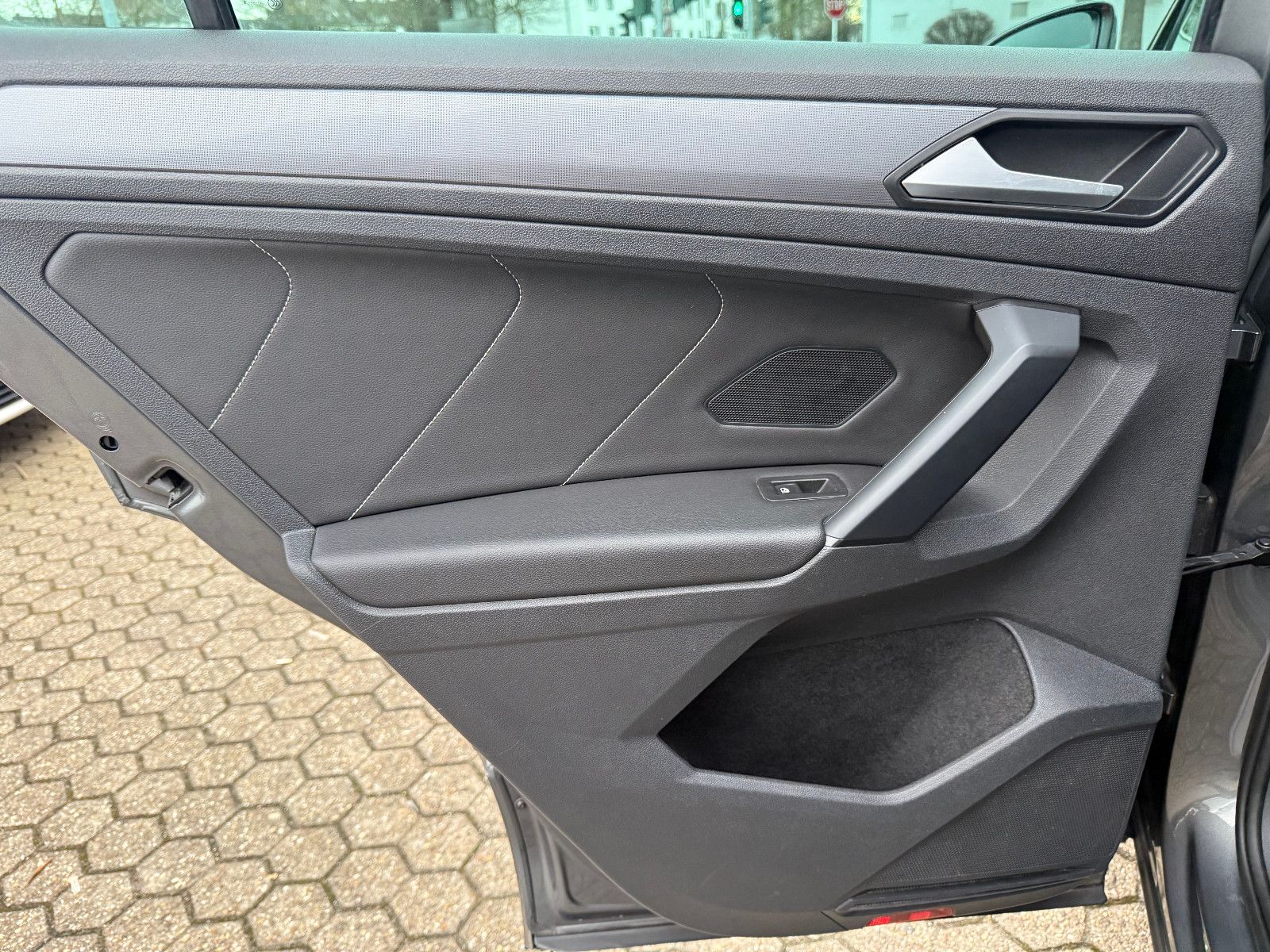 Fahrzeugabbildung Volkswagen Tiguan R-line 4Motion*ACC*PANO*LED*19ZOLL*