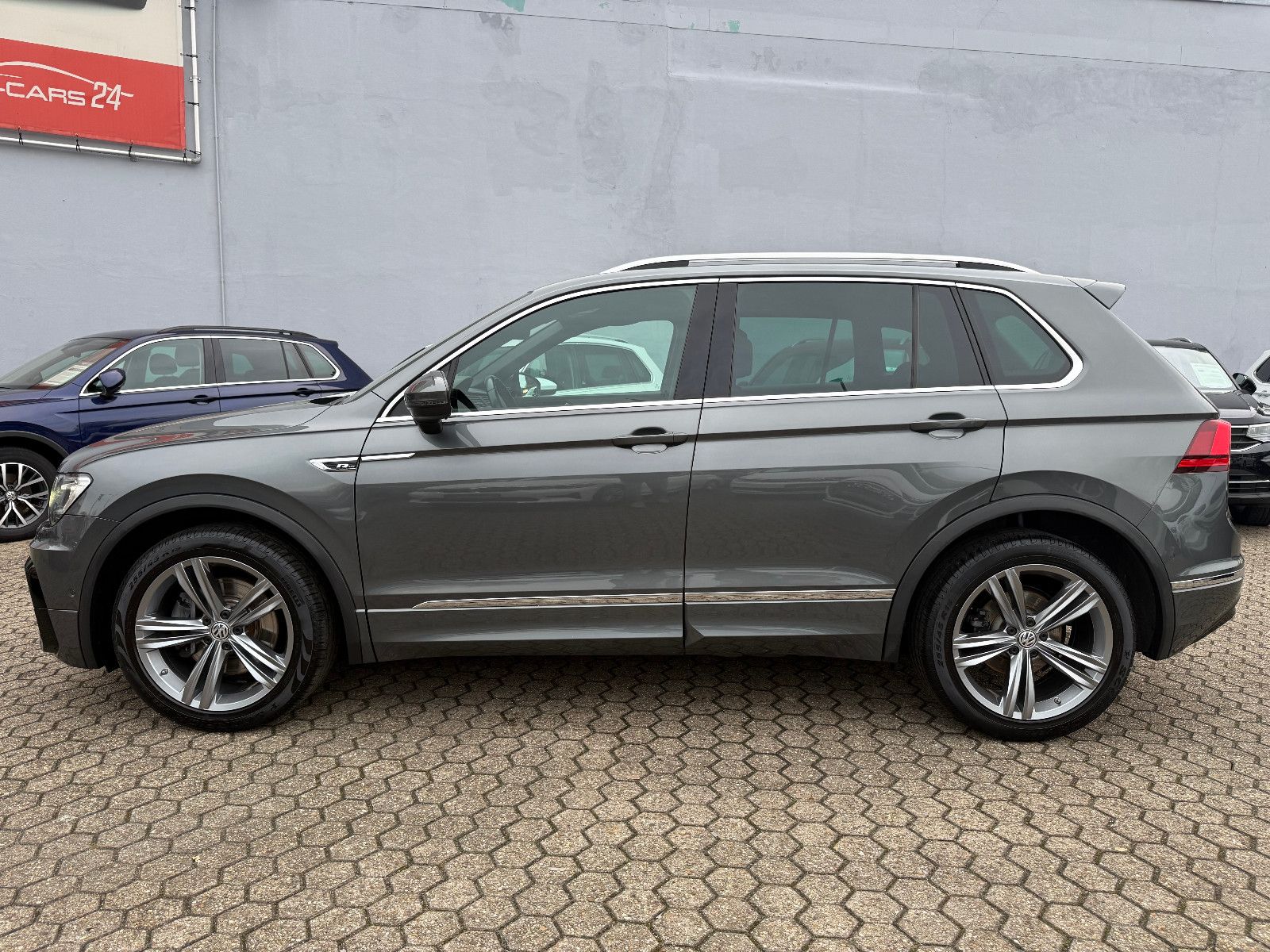 Fahrzeugabbildung Volkswagen Tiguan R-line 4Motion*ACC*PANO*LED*19ZOLL*