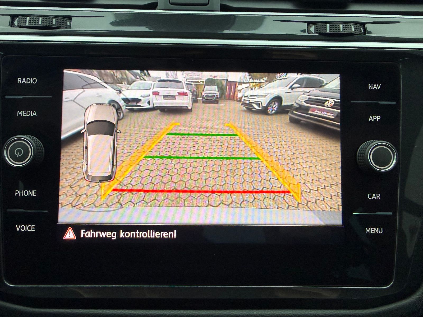 Fahrzeugabbildung Volkswagen Tiguan R-line 4Motion*ACC*PANO*LED*19ZOLL*