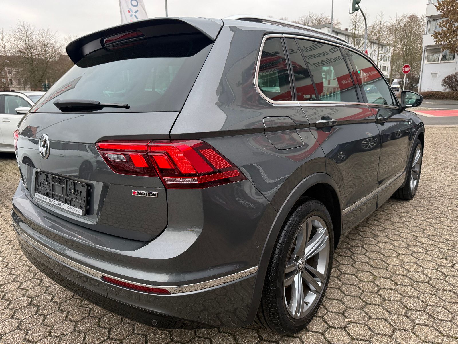 Fahrzeugabbildung Volkswagen Tiguan R-line 4Motion*ACC*PANO*LED*19ZOLL*