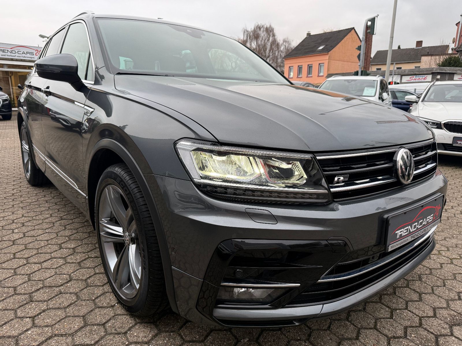 Fahrzeugabbildung Volkswagen Tiguan R-line 4Motion*ACC*PANO*LED*19ZOLL*