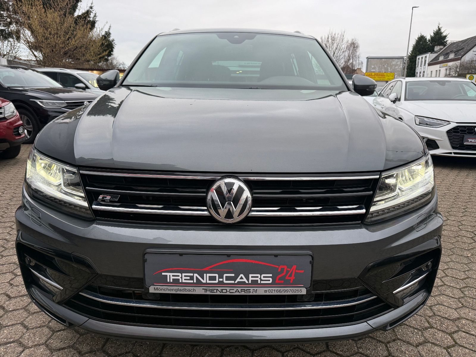 Fahrzeugabbildung Volkswagen Tiguan R-line 4Motion*ACC*PANO*LED*19ZOLL*