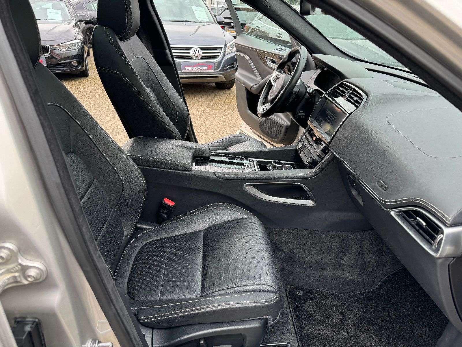 Fahrzeugabbildung Jaguar F-Pace F-PACE R-Sport AWD MOTORSCHADEN