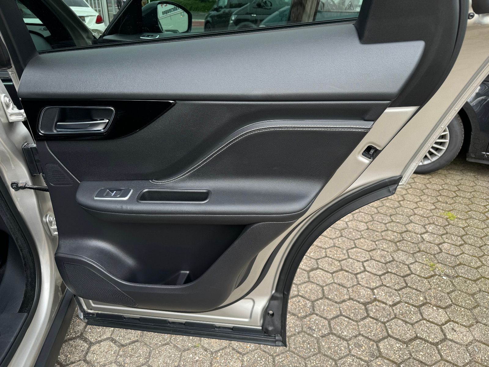 Fahrzeugabbildung Jaguar F-Pace F-PACE R-Sport AWD MOTORSCHADEN