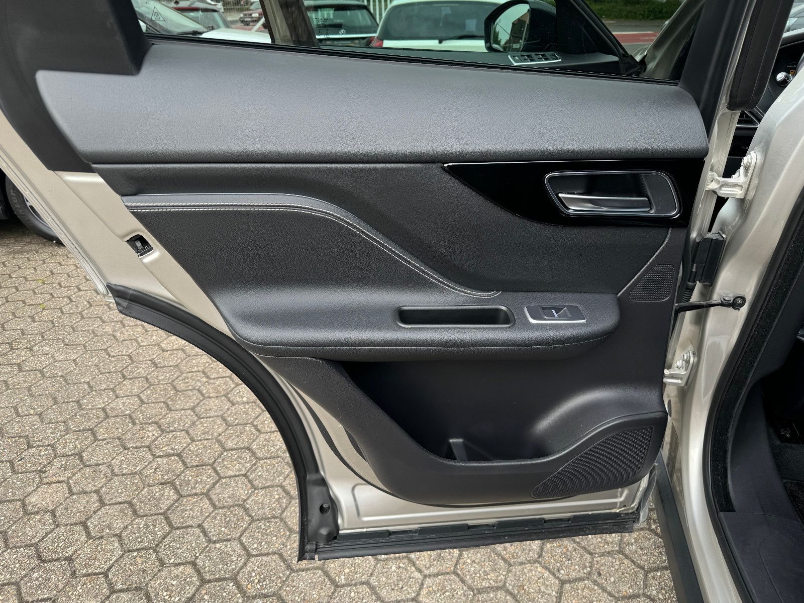 Fahrzeugabbildung Jaguar F-Pace F-PACE R-Sport AWD MOTORSCHADEN