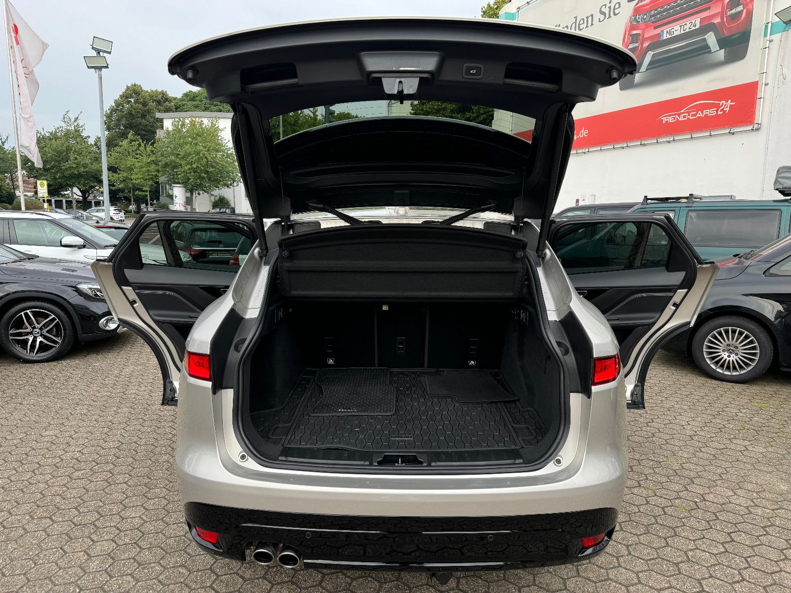 Fahrzeugabbildung Jaguar F-Pace F-PACE R-Sport AWD MOTORSCHADEN